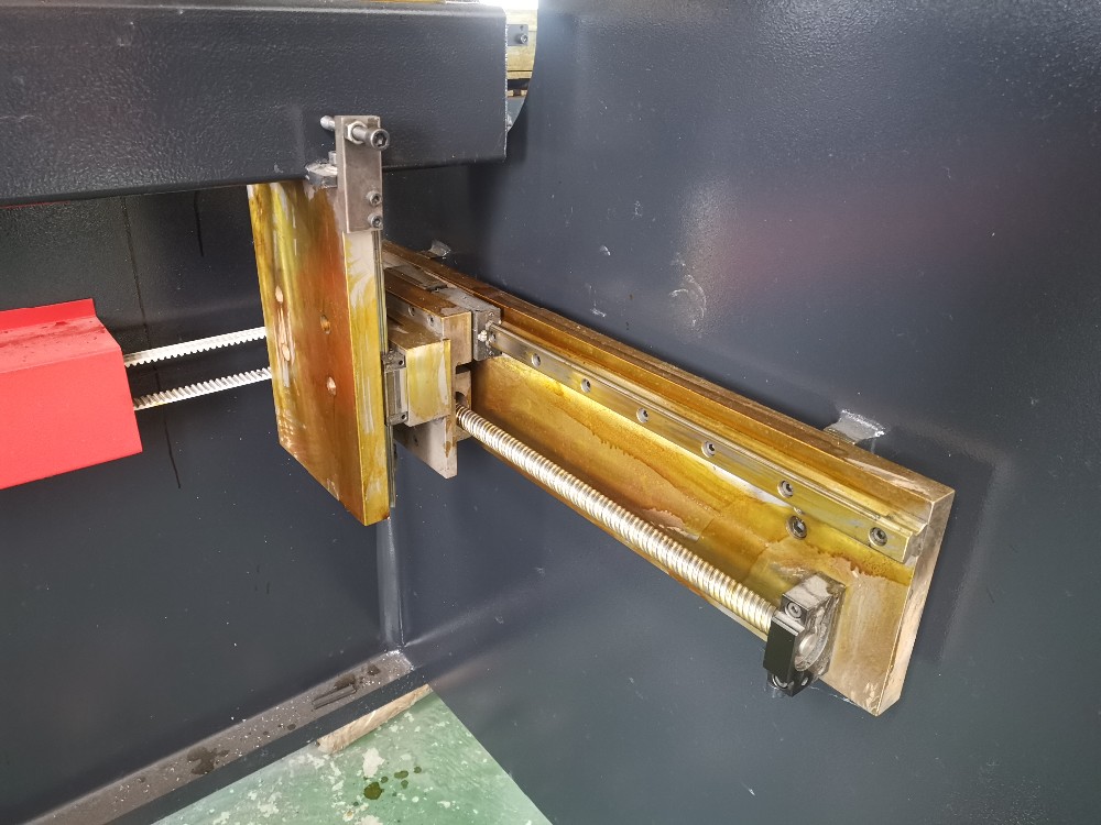 Hydraulic Stainless Steel Wc67y/k-300/6000 Mould Crowning Press Brake Hidrauliskā nerūsējošā tērauda Wc67y/k-300/6000 veidņu kronēšanas presēšanas bremze