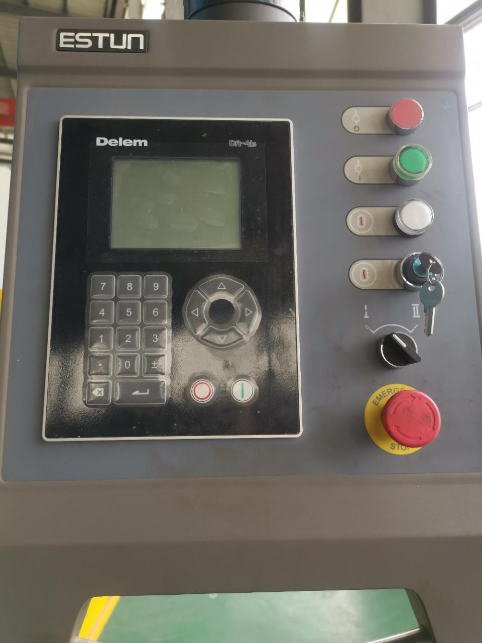 Hydraulic Stainless Steel Wc67y/k-300/6000 Mould Crowning Press Brake Hidrauliskā nerūsējošā tērauda Wc67y/k-300/6000 veidņu kronēšanas presēšanas bremze