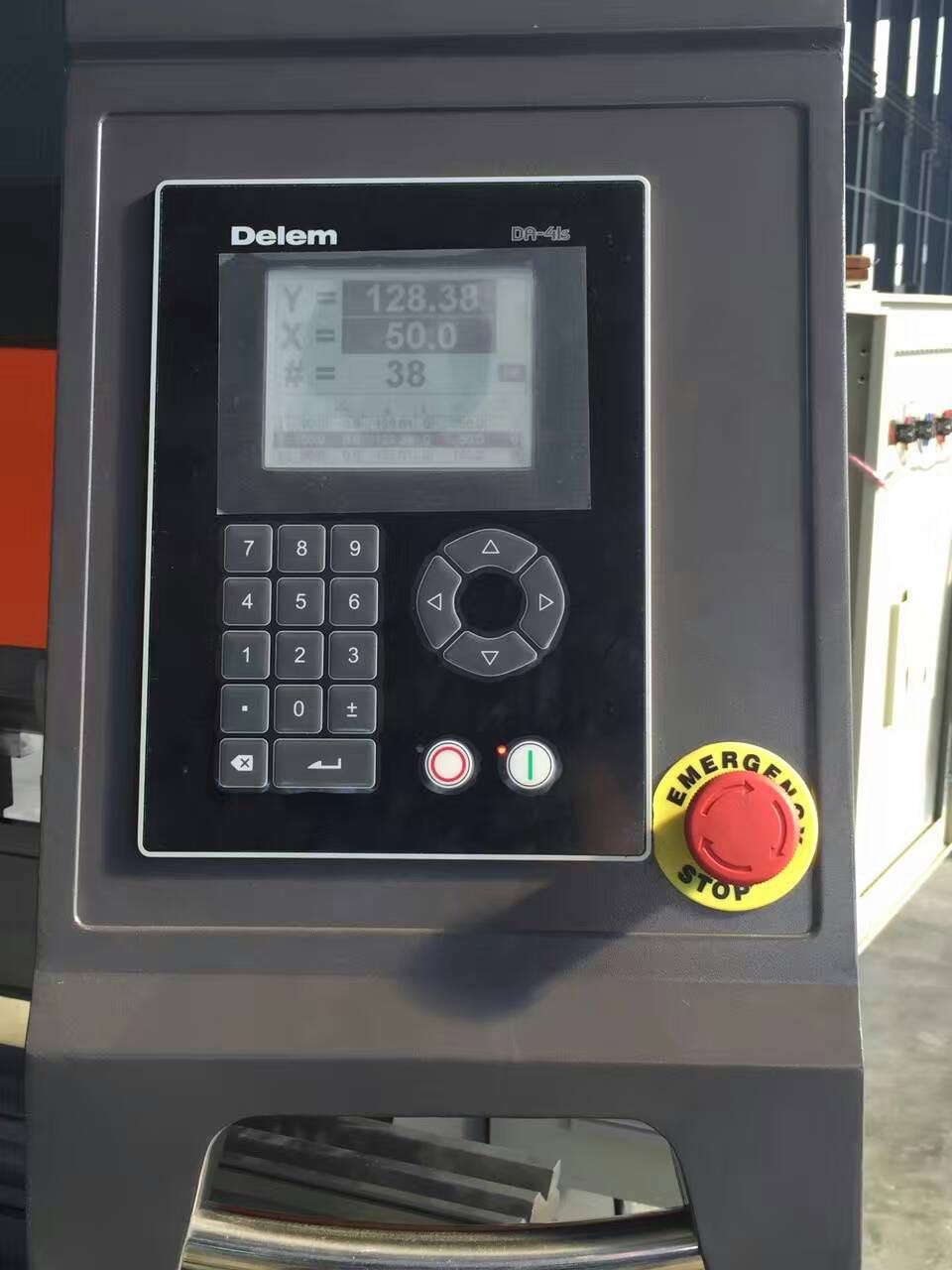 Hydraulic Stainless Steel Wc67y/k-300/6000 Mould Crowning Press Brake Hidrauliskā nerūsējošā tērauda Wc67y/k-300/6000 veidņu kronēšanas presēšanas bremze