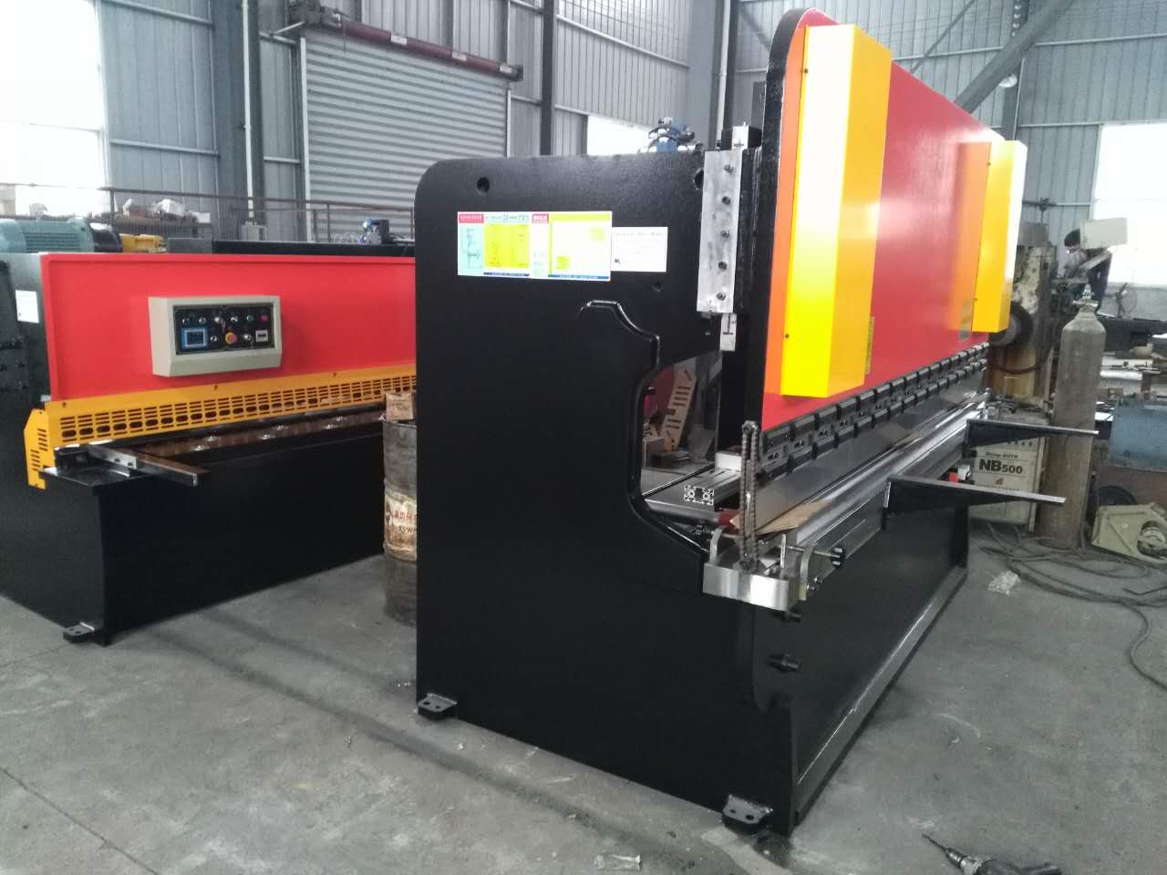 Hydraulic Swing Beam Guillotine Shears Qc12y-4x2500 Hidrauliskās šūpošanās sijas giljotīnas šķēres Qc12y-4x2500