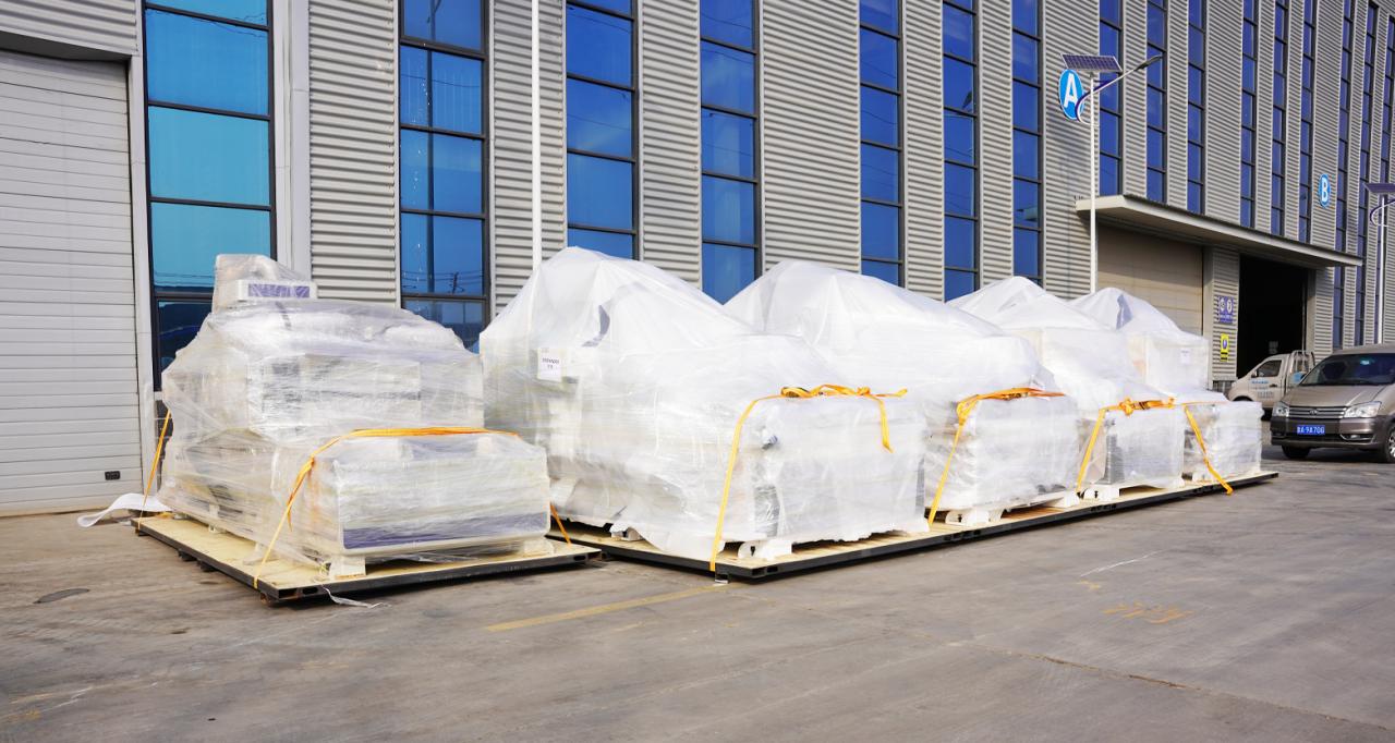 Laser Source 2000w 3000w Fiber Laser Cutting Machine Lāzera avota 2000w 3000w šķiedras lāzera griešanas mašīna