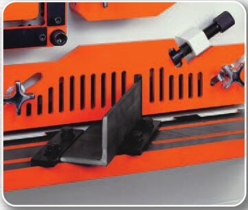 Metal Hydraulic IronWorker Machine Punching And Shearing Machine Metāla hidrauliskā IronWorker štancēšanas un griešanas mašīna