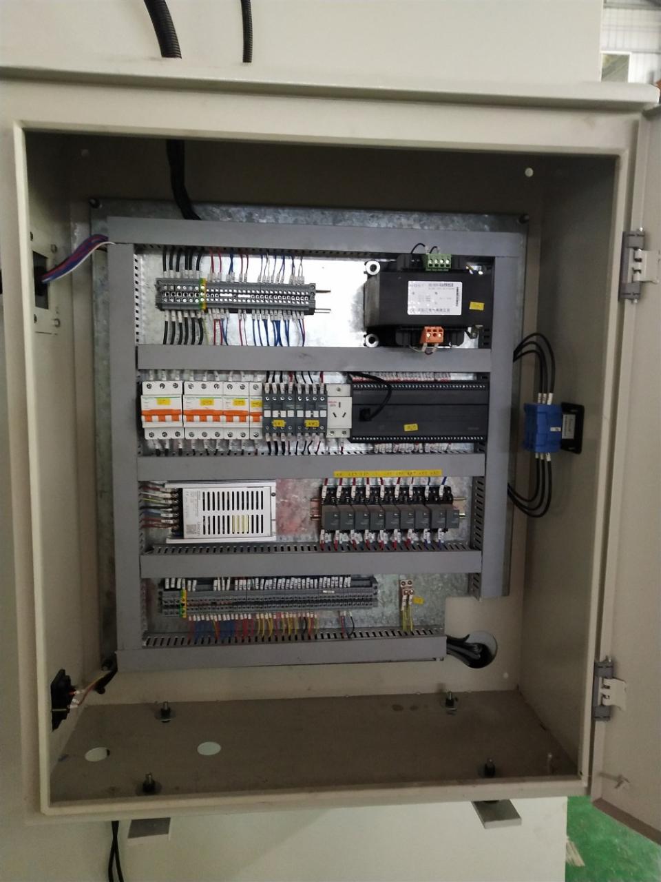 Pneimatiskā berzes sajūga augstas veiktspējas perforatora presēšanas iekārta