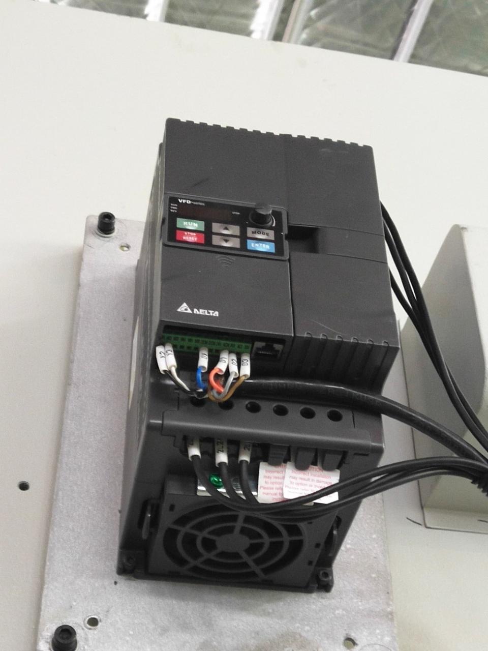 Pneimatiskā berzes sajūga augstas veiktspējas perforatora presēšanas iekārta