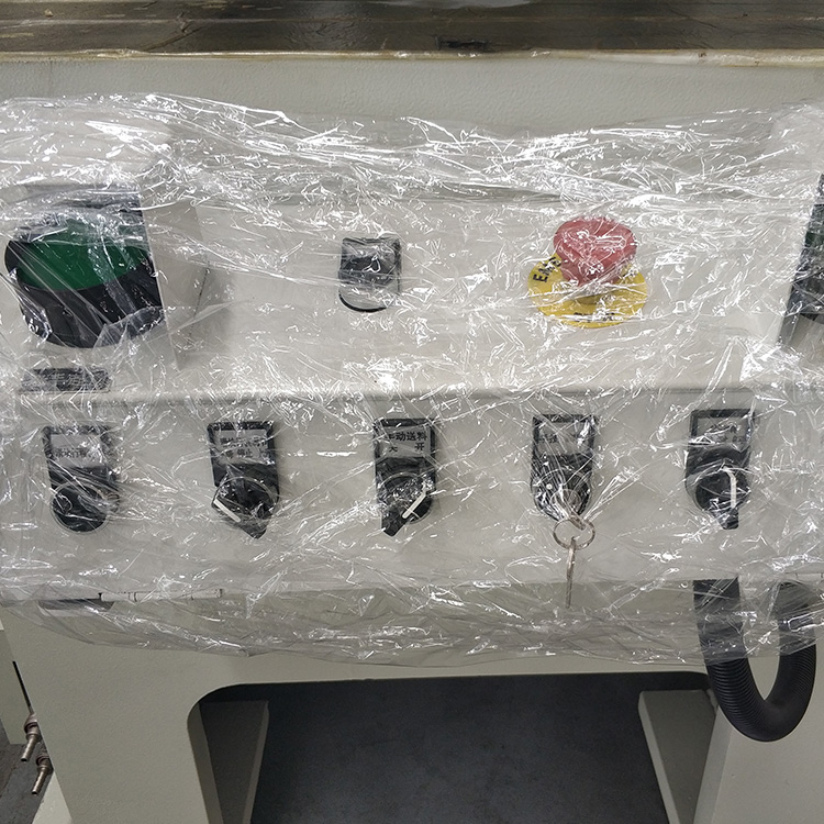 Pneumatic Friction Clutch High Performance Punch Press Machine Pneimatiskā berzes sajūga augstas veiktspējas perforatora presēšanas iekārta