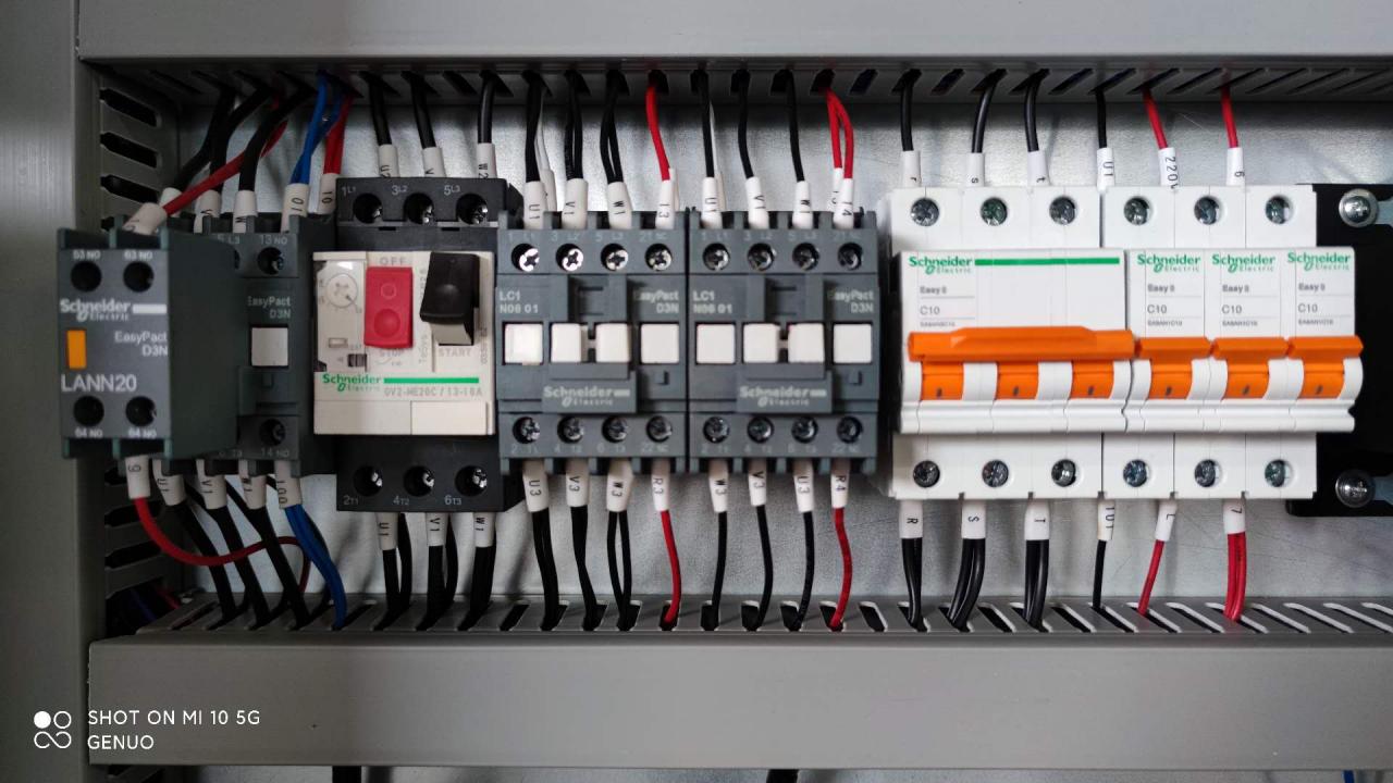 Qc11k Hydraulic Shear Machine And Guillotine Shearing Machine For Sheet Metal Cutting Qc11k hidrauliskā griešanas mašīna un giljotīnas griešanas mašīna lokšņu metāla griešanai