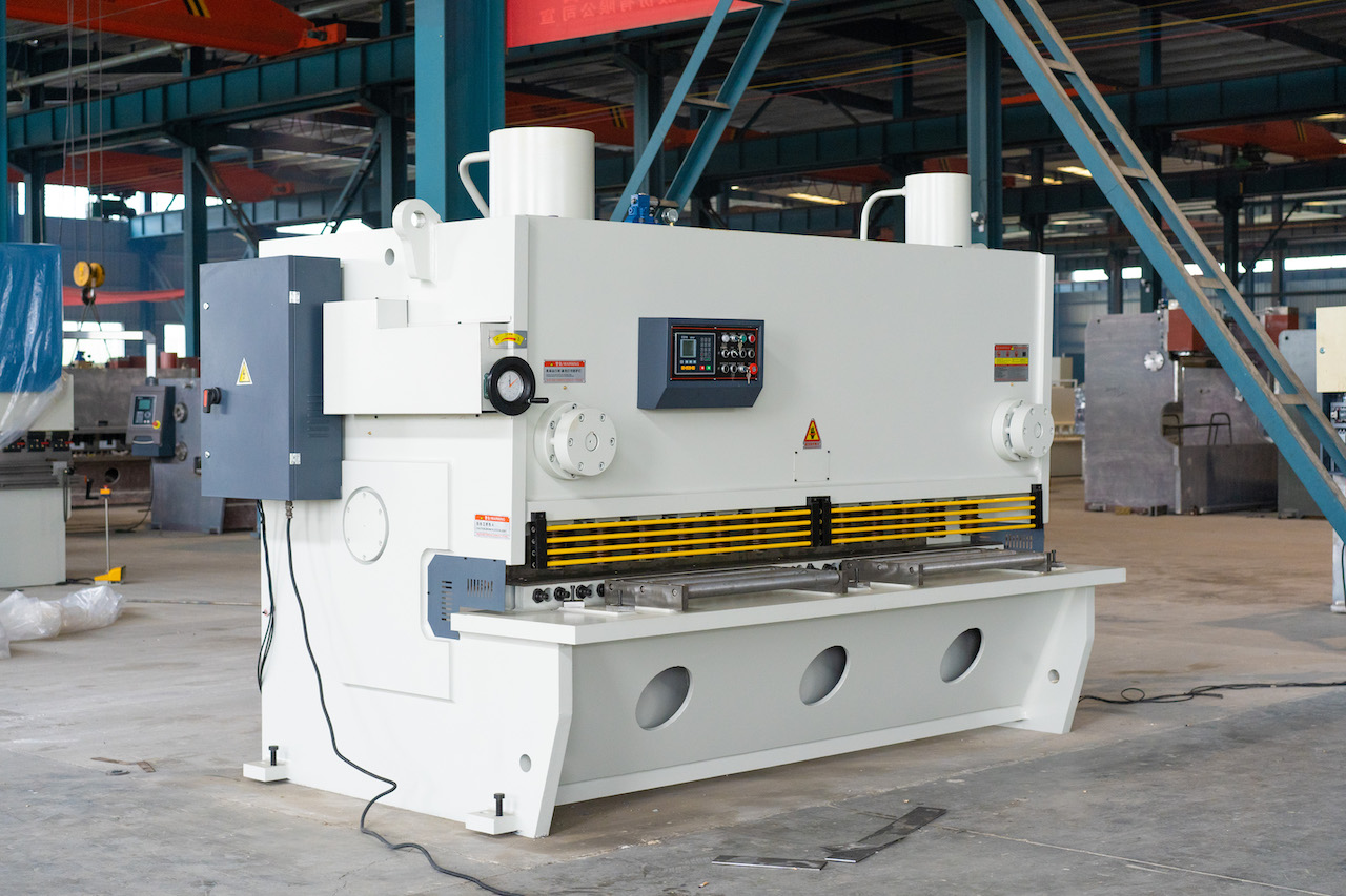 Qc11y 8x3200 Sheet Metal Shearing Machine Steel Plate Hydraulic Shearing Machine Qc11y 8x3200 lokšņu metāla griešanas mašīna tērauda plākšņu hidrauliskā griešanas mašīna