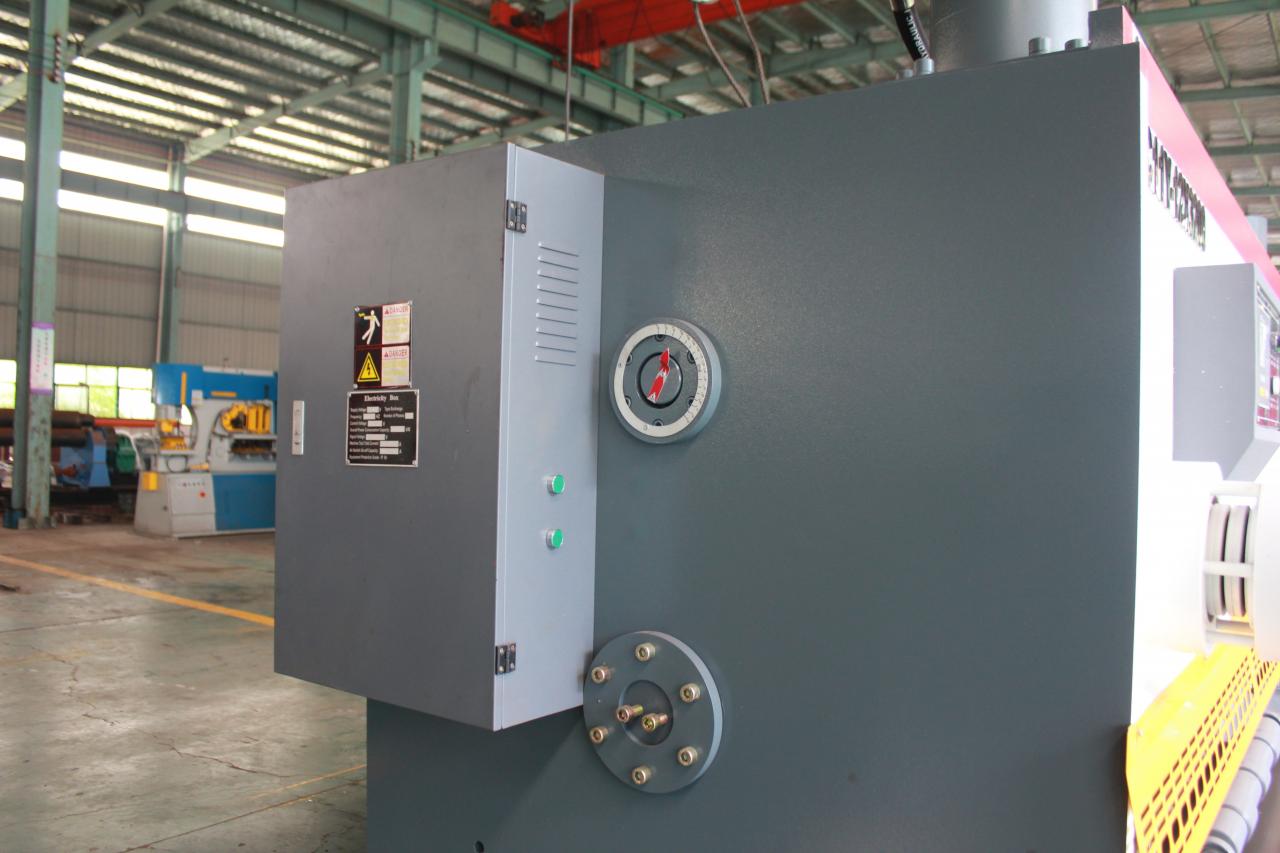 Qc11y Metal Plate Hydraulic Guillotine Shearing Machine For Sale Tiek pārdota Qc11y metāla plākšņu hidrauliskā giljotīnas griešanas mašīna