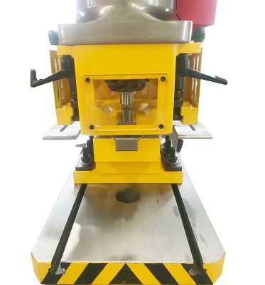Steel Plate Angle Cutting Punching Notching Machine Hydraulic Ironworker For Sale Pārdodu tērauda plākšņu leņķa griešanas caurumošanas iecirtumu mašīnas hidraulisko dzelzs apstrādātāju