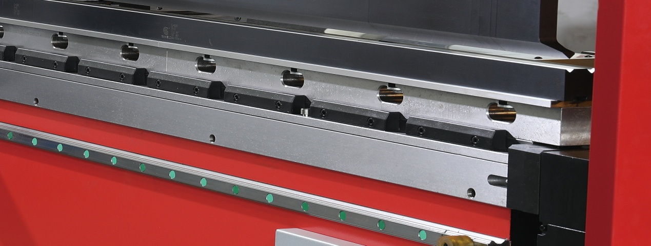 Steel Sheet Aluminum Bending Hydraulic Press Brake Machine Tērauda loksnes alumīnija liekšanas hidrauliskā presēšanas bremžu mašīna