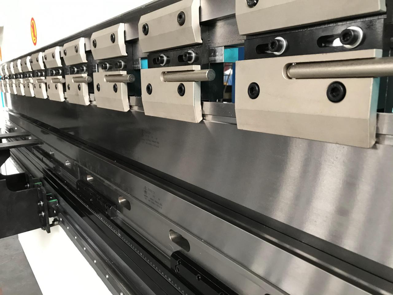 Wc67y-65/2500 Oem hidrauliskās preses bremžu mašīnas tērauda liekšanas mašīna