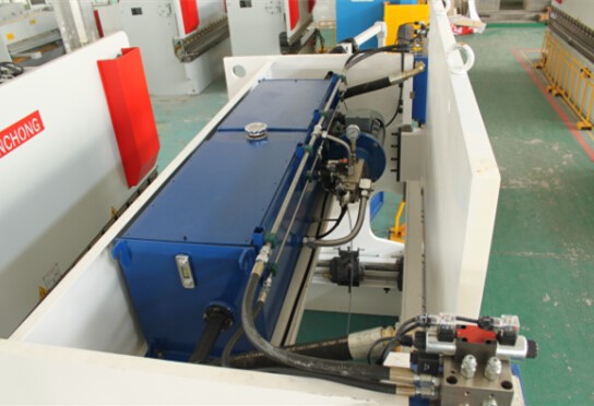 Wc67yk 80 100 160 200 Ton 3200mm E21 Nc Sheet Metal Oil Hydraulic Press Brake Price Wc67yk 80 100 160 200 tonnas 3200 mm E21 Nc lokšņu metāla eļļa hidrauliskās preses bremzes cena